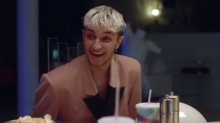 Gigi, Bella & Anwar Hadid Have Dinner With Yolanda Vogue