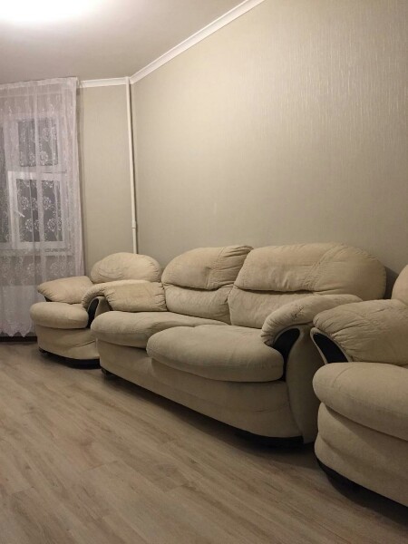 Международная <br>Пражская Улица <br>13700<br>до ст.метро 5 мин пешком.Хороший косметический ремонт, набор мягкой мебели, шкаф, тумбы, современный кухонный гарнитур,плита,двухкамерный холодильник, застекленная лоджия. С/у раздельный в кафеле, стиральная машина, просторная прихожая.Заселю сразу,звоните <br>8931-956-45-85 - фото Фото: Международная <br>Пражская Улица <br>13700<br>до ст.метро 5 мин пешком.Хороший косметический ремонт, набор мягкой мебели, шкаф, тумбы, современный кухонный гарнитур,плита,двухкамерный холодильник, застекленная лоджия. С/у раздельный в кафеле, стиральная машина, просторная прихожая.Заселю сразу,звоните <br>8931-956-45-85