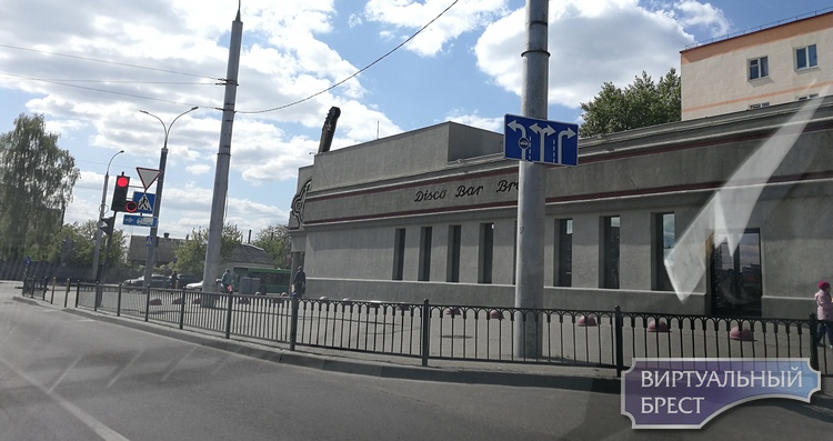 Последний... На перекрёстке Я.Купалы и Пионерской вернули второй правый поворот Последний... На перекрёстке Я.Купалы и Пионерской вернули второй правый поворот
