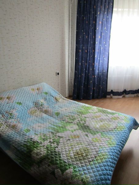 Срочно!!! Ищу хороших ,чистоплотных ,платёжеспособных соседей без в/п(девушка,семейная пара)для совместного проживания в 2х комнатной квартире!<br>Категорически против шумных компаний!!!<br>Заезжать можно уже завтра!<br>15000 +коммуналка (около 2000).<br>Депозит 15000.<br>Территориально г.Люберцы ,пр-кт Победы,16<br>Квартира в новом доме,есть все необходимое.<br>20 минут до м.Выхино, остановка рядом с домом.<br>Так же есть ближайшие маршруты до м.Котельники, Жулебино, Лермонтовский проспект.<br><br> Панова - фото Фото: Срочно!!! Ищу хороших ,чистоплотных ,платёжеспособных соседей без в/п(девушка,семейная пара)для совместного проживания в 2х комнатной квартире!<br>Категорически против шумных компаний!!!<br>Заезжать можно уже завтра!<br>15000 +коммуналка (около 2000).<br>Депозит 15000.<br>Территориально г.Люберцы ,пр-кт Победы,16<br>Квартира в новом доме,есть все необходимое.<br>20 минут до м.Выхино, остановка рядом с домом.<br>Так же есть ближайшие маршруты до м.Котельники, Жулебино, Лермонтовский проспект.<br><br> Панова