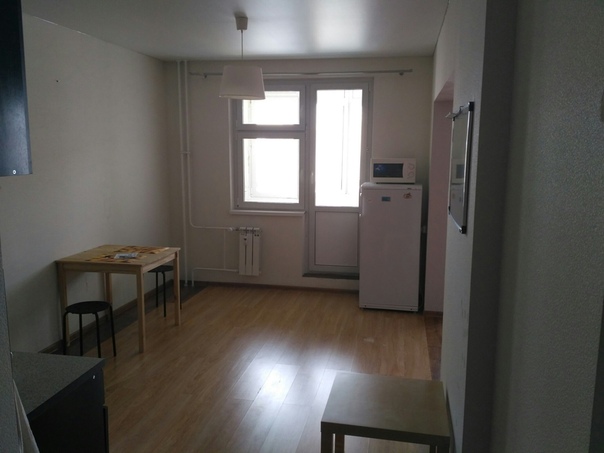 Сдается квартира. 25 этаж 50 м кв. <br>ЖК Бутово Парк 1. Варшавское шоссе, 4 км от МКАД. Последний этаж, отличный вид на микрорайон и Бутовский лес. Консъерж, видеонаблюдение, 2 грузовых + пассажирский лифты.<br><br>Хорошая транспортная доступность. м. Аннино и м. Бульвар Дмитрия Донского ходят автобусы и маршрутки. Ходят часто и едут по выделенке, так что добираться быстро. Так же ж/д станция Бутово в пешей доступности и ж/д станция Расторгуево.<br><br>Рассмотрю семью славян без маленьких детей и вредных привычек<br><br>27 500 + 1/2 депозит + счетчики<br>89199666426 Илья - фото Фото: Сдается квартира. 25 этаж 50 м кв. <br>ЖК Бутово Парк 1. Варшавское шоссе, 4 км от МКАД. Последний этаж, отличный вид на микрорайон и Бутовский лес. Консъерж, видеонаблюдение, 2 грузовых + пассажирский лифты.<br><br>Хорошая транспортная доступность. м. Аннино и м. Бульвар Дмитрия Донского ходят автобусы и маршрутки. Ходят часто и едут по выделенке, так что добираться быстро. Так же ж/д станция Бутово в пешей доступности и ж/д станция Расторгуево.<br><br>Рассмотрю семью славян без маленьких детей и вредных привычек<br><br>27 500 + 1/2 депозит + счетчики<br>89199666426 Илья