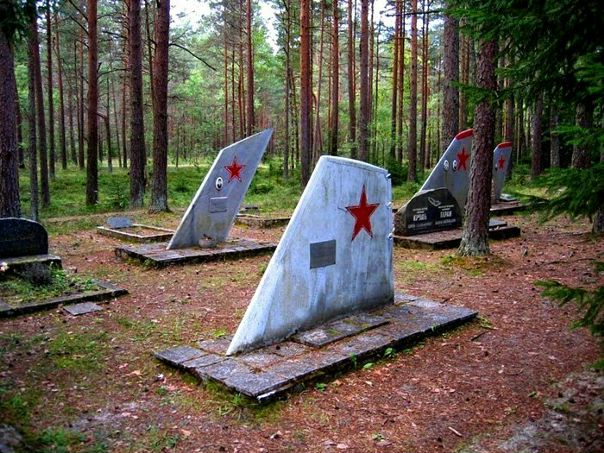 Кладбище советских летчиков в Амари (Эстония)