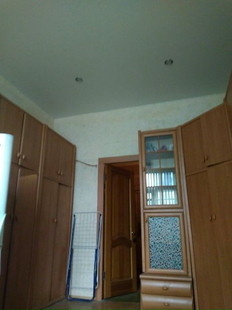 Сдам 1ну комнату в коммунальной квартире девушке, внешность славянская. <br>м. Авиамоторная, от метро 15 мин. пешком или 3 остановки на трамвае. <br>Сдаю комнату 15м3, в 4-х комнатной коммунальной квартире, соседи 2 человека тихие почти нет не кого дома, вредных бабок нет, живете как хозяйка. В комнате ремонт, собственная стиральная машинка автомат, личный кухонный стол, в комнате, холодильник, телевизор, микроволновая печь, утюг, эл. чайник, посуда, кровать евро, мебель, пылесос, все для жизни есть. Общая жилая ремонта нет, бабушкин вариант т.к коммуналка. 15000т.р с коммуналкой. Депозит +5000т.р. Если пара 20000т.р.коммунальная плата входит. <br>Собственник, не агентство, писать в личку!) - фото Фото: Сдам 1ну комнату в коммунальной квартире девушке, внешность славянская. <br>м. Авиамоторная, от метро 15 мин. пешком или 3 остановки на трамвае. <br>Сдаю комнату 15м3, в 4-х комнатной коммунальной квартире, соседи 2 человека тихие почти нет не кого дома, вредных бабок нет, живете как хозяйка. В комнате ремонт, собственная стиральная машинка автомат, личный кухонный стол, в комнате, холодильник, телевизор, микроволновая печь, утюг, эл. чайник, посуда, кровать евро, мебель, пылесос, все для жизни есть. Общая жилая ремонта нет, бабушкин вариант т.к коммуналка. 15000т.р с коммуналкой. Депозит +5000т.р. Если пара 20000т.р.коммунальная плата входит. <br>Собственник, не агентство, писать в личку!)
