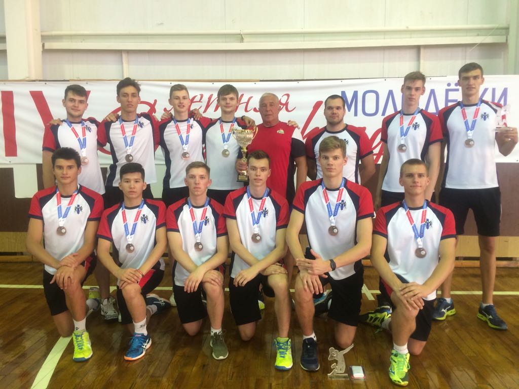 Команда МБУДО СДЮСШОР "Центр игровых видов спорта" под руководством старшего тренера-преподавателя "Мастера спорта СССР" Ивченко И.П.