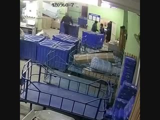 На Почте России поймали работников, воровавших телефоны из посылок