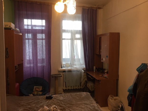 Фото: Комната в трешке, с балконом, у метро, без хозяев<br><br>Ищем соседку в трехкомнатную квартиру <br>м. Дубровка, (пешком 7 минут), <br>также рядом метро Автозаводская(15 мин пешком) <br>Пролетарская (5 мин автобус) и , таганская(7мин автобус)<br> Очень благоустроенный район: много магазинов, круглосуточный спортклуб, кафе, недалеко набережная и парк Коломенский.<br> Сдается Комната 13 метров с остекленным балконом. <br>Мы дома отдыхаем, тусовки не устраиваем, каждая занимает по комнате. Девушку ищем такую же, некурящую, и платежеспособную, Хозяева не беспокоят. Нам хотелось бы с новой соседкой жить дружно, взаимно приятно общаться, ну и не мешать друг другу при этом)<br><br>Оплата 19 000 руб/мес + счетчики на троих, коммуналки нет, интернет( примерно +1.000р) <br>Плюс 100% залог (который возвращается при выезде и не является платой за последний месяц).<br> Квартира оборудована всей необходимой для жизни техникой и мебелью.<br> Посредников просьба не беспокоить!<br><br>Звоните, пишите , заезд 8 февраля !