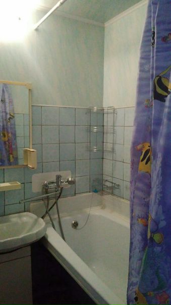 Фото: Срочно сдается 3х комнатная квартира после ремонта чистая,уютная все есть необходимое,в 10 мин ходьбы находится метро Бабушкинская.Напротив квартиры находится большой торговый центр Клен.В квартире имеется 3 кровати,телевизор,стиральная машина,холодильник,микроволновка.Рассмотрю- адекватных людей готовых платить без задержек,можно с детьми,на длительный срок.<br>Стоимость аренды 65 000 звонить по телефону 89031401491.
