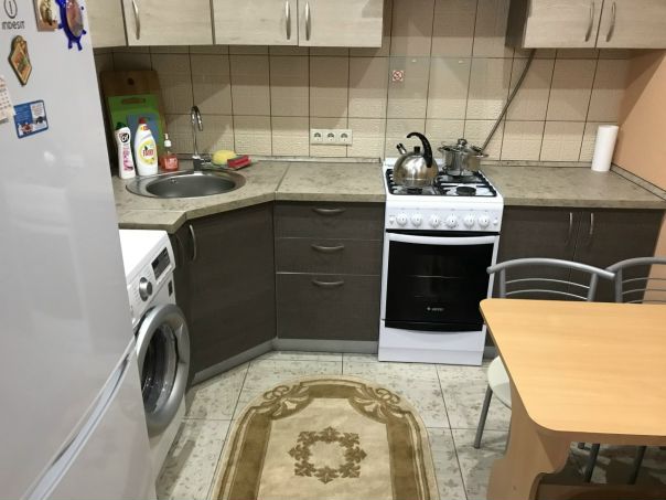 Сдам однокомнатную квартиру в Свердловском районе. Квартира со всем необходимым для проживания. Есть двуспальная кровать, зеркальный шкаф, стиральная машина, холодильник, тумба, также в доме проведён газ. Вблизи дома продуктовые магазины, хорошая транспортная развязка. Рассмотрим всех желающих заселиться. <br>Адрес: 25 Октября 83 <br>Цена: 10500+к/у <br>По всем вопросам звонить по тел.89187134634, на смс не отвечаю. - фото Фото: Сдам однокомнатную квартиру в Свердловском районе. Квартира со всем необходимым для проживания. Есть двуспальная кровать, зеркальный шкаф, стиральная машина, холодильник, тумба, также в доме проведён газ. Вблизи дома продуктовые магазины, хорошая транспортная развязка. Рассмотрим всех желающих заселиться. <br>Адрес: 25 Октября 83 <br>Цена: 10500+к/у <br>По всем вопросам звонить по тел.89187134634, на смс не отвечаю.