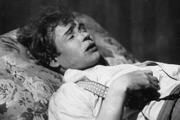 Сергей Есенин Сергей Александрович Есенин является великим русским поэтом-лириком. Большая часть его трудов это новокрестьянская поэзия, лирика. Позднее творчество относится к ижиманизму, так