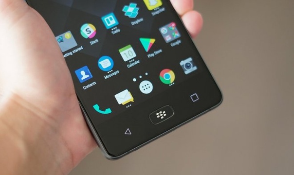 Новый BlackBerry Motion отказался от своей культовой клавиатуры