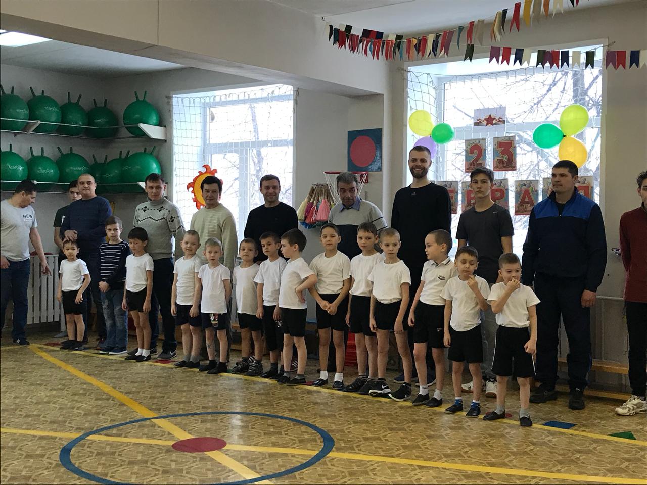 Мальчики участвовали в спортивных соревнованиях. Колосовский детский сад. Колосовская школа. Детские сады Омского района.