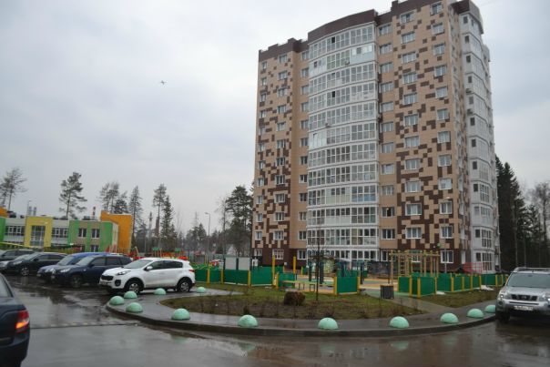 Фото: Квартира мечты в зеленом раю! <br>Кто из нас не мечтает жить в экологически чистом районе, в красивом, современном доме и при всем этом в непосредственной близости от крупного города с развитой инфраструктурой Думаю, что многие! И это осуществимо! <br>Всего в 2-х километрах от Зеленограда в окружении березово-сосновых лесов появился современный, семейный жилой комплекс 