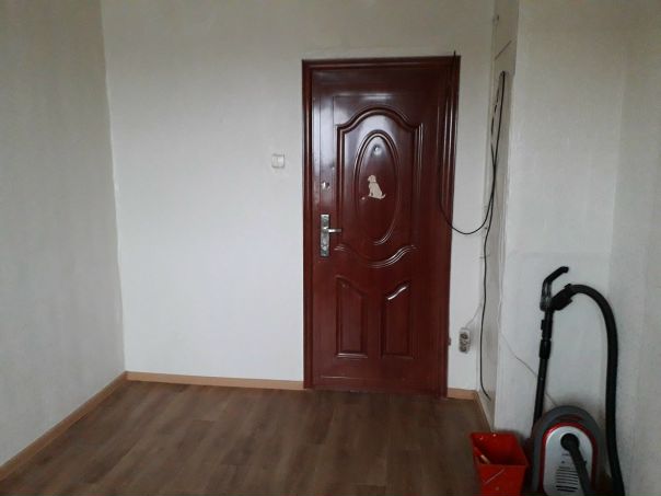 г. Санкт-Петербург<br>Брестский бульвар 15<br>Сдается комната 14 кв.м., после косметического ремонта, стклопакет. Балкон. Есть стиралка, холодильник, телевизор. Мебель в счет арендной платы: шкаф, диван. Для 1 человека.<br>10 т руб + к.у. Залог можно разбить, комиссия 50% - фото Фото: г. Санкт-Петербург<br>Брестский бульвар 15<br>Сдается комната 14 кв.м., после косметического ремонта, стклопакет. Балкон. Есть стиралка, холодильник, телевизор. Мебель в счет арендной платы: шкаф, диван. Для 1 человека.<br>10 т руб + к.у. Залог можно разбить, комиссия 50%