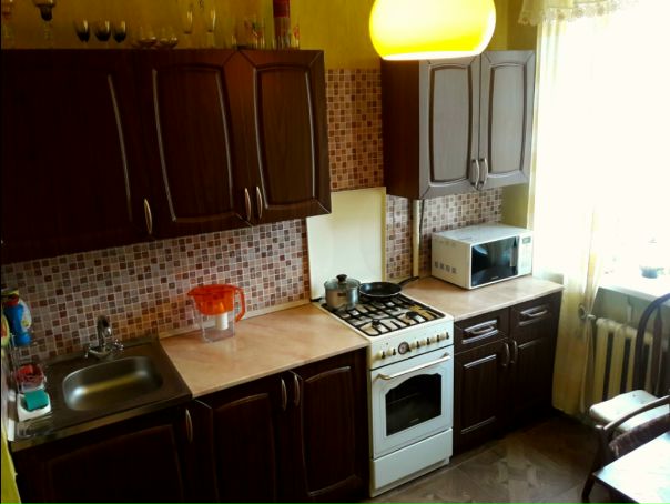 Ищем соседку в уютную комнату 25м2 к девушкам в Москве за 11 500 руб <br>Метро Марксистская 3 мин пешком, м. Таганская 5 мин пешком (кольцевая) <br> <br>Это 3х местная комната в 3х комнатной квартире. В комнате, в которую ищем соседку, проживают позитивные и спокойные девушки. Чем занимаются соседки – студентка гуманитарий, сотрудница киноиндустрии <br>Во второй третьей комнате проживают девушка и парень. Чем занимаются – криптовалюта, оптовая торговля спорт товарами <br>Основные правила в квартире – тишина и порядок, все уважают покой друг друга и чистоту. В квартире дружеская и спокойная атмосфера <br> <br>В комнате теплые батареи, свежий ремонт и высокие потолки. Раздельный туалет и ванная, кухня с большим холодильником и всей необходимой посудой, свч, чайник и быстрый вай фай во всей квартире, большое количество полок и шкафов для одежды, стиральная машина <br> <br>Дом находиться в 3 минутах от Садового кольца, Новый лифт, Рядом театр на Таганке, ТЦ Атриум <br> <br>Цена койко места комнате 11 500р за первый месяц (первый месяц скидка 1000р) со второго и последующие месяцы 12 500р <br>без комиссии <br>Максим 8 916 7875183 - фото Фото: Ищем соседку в уютную комнату 25м2 к девушкам в Москве за 11 500 руб <br>Метро Марксистская 3 мин пешком, м. Таганская 5 мин пешком (кольцевая) <br> <br>Это 3х местная комната в 3х комнатной квартире. В комнате, в которую ищем соседку, проживают позитивные и спокойные девушки. Чем занимаются соседки – студентка гуманитарий, сотрудница киноиндустрии <br>Во второй третьей комнате проживают девушка и парень. Чем занимаются – криптовалюта, оптовая торговля спорт товарами <br>Основные правила в квартире – тишина и порядок, все уважают покой друг друга и чистоту. В квартире дружеская и спокойная атмосфера <br> <br>В комнате теплые батареи, свежий ремонт и высокие потолки. Раздельный туалет и ванная, кухня с большим холодильником и всей необходимой посудой, свч, чайник и быстрый вай фай во всей квартире, большое количество полок и шкафов для одежды, стиральная машина <br> <br>Дом находиться в 3 минутах от Садового кольца, Новый лифт, Рядом театр на Таганке, ТЦ Атриум <br> <br>Цена койко места комнате 11 500р за первый месяц (первый месяц скидка 1000р) со второго и последующие месяцы 12 500р <br>без комиссии <br>Максим 8 916 7875183