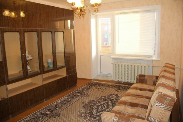 Фото: Продается двухкомнатная квартира в нижней зоне Каширы-2. Комнаты раздельные. Сан.узел раздельный. Большая кухня. Везде установлены окна ПВХ. По всей площади натяжные потолки. Проведен интернет и городской телефон. Сантехника в порядке. В доме расположен магазин 