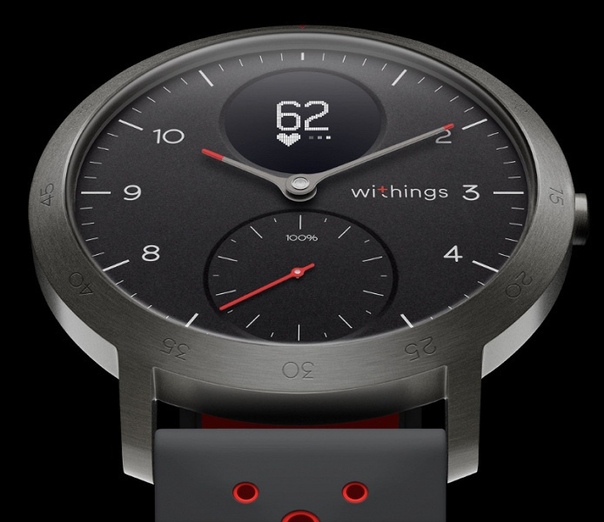 Вчера мы сообщали о том, что компания Withings готовится выпустить новое устройство. Этим устройством стали часы Steel HR Sport в фирменном стиле компании. Видимо, недавно возрождённый производитель попросту не успел или не захотел разрабатывать полностью новое устройство, поэтому за основу взята модель Steel HR, вышедшая в 2016 году. Благо, классический дизайн за это время не устарел. Итак, новая модель сохранился дизайн, механическую часть, небольшой дисплей и дополнительный циферблат для отображения ежедневного прогресса. В целом и функциональность изменилась мало. Отметить можно поддержку подключённого GPS, то есть в самих часах модуля нет, несколько иной дизайн и ремешки, а также особенности ПО, ориентированные именно на занятия спортом. Кроме того, немного расширились возможности отображения данных у экрана OLED. Часы всё так же защищены от воды (с ними можно плавать), умеют измерять пульс, определять параметр VO2max и могут похвастаться автономностью до 25 дней. Стоимость, к слову, также отличается мало. Если первая модель сейчас продаётся за 180 евро, то новинка стоит 200 евро.