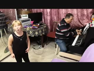 Песня Крейсер Аврора. Исполняют народные артисты больших и малых театров Шишкина Дарья и Хавкин Александр Владимирович!:)