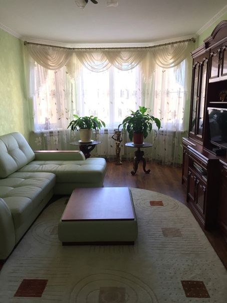 Московская область, Химки, мкр. Планерная, 19. <br>Продается большая 3-комнатная квартира на 6 этаже 17-ти этажного монолитно-кирпичного дома. Общая площадь 85,3 м2, жилая 45,7 м2. Комнаты изолированные, раздельный С/У в плитке до потолка, лоджия застеклена. В квартире выполнен качественный современный ремонт, также при продаже в квартире остается мебель и кухня с хорошей техникой. Заезжай и живи! Дом находится в районе с развитой инфраструктурой: д/сад, школа, магазины, библиотека, бассейн, спортивная база. До ж/д станции Планерная- 8 мин пешком, до центра Москвы 30 мин. До ст. метро Планерная, Речной вокзал можно добраться на маршрутном такси. Квартира более 3-х лет в собственности, 1 взрослый собственник, свободная продажа. Звоните уважаемые покупатели, показ оперативно. Цена 7 850 000 руб. Тел 8(917) 555-71-43 Роман - фото Фото: Московская область, Химки, мкр. Планерная, 19. <br>Продается большая 3-комнатная квартира на 6 этаже 17-ти этажного монолитно-кирпичного дома. Общая площадь 85,3 м2, жилая 45,7 м2. Комнаты изолированные, раздельный С/У в плитке до потолка, лоджия застеклена. В квартире выполнен качественный современный ремонт, также при продаже в квартире остается мебель и кухня с хорошей техникой. Заезжай и живи! Дом находится в районе с развитой инфраструктурой: д/сад, школа, магазины, библиотека, бассейн, спортивная база. До ж/д станции Планерная- 8 мин пешком, до центра Москвы 30 мин. До ст. метро Планерная, Речной вокзал можно добраться на маршрутном такси. Квартира более 3-х лет в собственности, 1 взрослый собственник, свободная продажа. Звоните уважаемые покупатели, показ оперативно. Цена 7 850 000 руб. Тел 8(917) 555-71-43 Роман