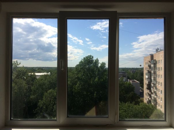 Продаю 1 к.кв. в СПб, Стрельна. Идеальная квартира для спокойной жизни. Зелёный, чистый Петродворцовый район СПб, п.Стрельна. (Прописка СПб) Под боком залив-свежий воздух. Удобное транспортное сообщение: рядом кад, жд.ст. Стрельна(30мин до центра), остановки общ.транспорта, много мест для парковки. Есть все необходимое в шаговой доступности:спорт центр, школы, сетевые магазины, поликлиника, детские площадки,исторические места, парки и залив, хоккейная школа и хоккейный стадион,кафе и рестораны. Есть где погулять с детьми и погонять на великах. В 10 минутах езды - фонтаны, лента, строится Леруа, скоро будет икеа. Квартира на 9/10 этаже с великолепным видом, считай видовая, солнечная зелёная сторона, красивые закаты, фейерверки из Петродворца видны регулярно. Ремонт: лоджия полностью застеклена- можно оборудовать комнату, WC - плитка, потолки. В комнате и кухне ламинат, обои. Спокойные соседи и хорошая управляющая компания. Есть где хранить велики, шины, коляски. Хорошие коммуникации. Дом 2010г.п. Площадь 35,2м.+ плюс лоджия, Кухня 8,5м, комната 18,4м. <br>Локальное уютное место в черте города. Возможна ипотека и/или субсидии, в собственности более 5 лет. Приезжайте посмотреть в любой день. Хорошая квартира по отличной цене, может именно такую вы ищите!!! Я-собственник!!Цена 3400000р.<br>Звоните/пишите: +79006468730 - фото Фото: Продаю 1 к.кв. в СПб, Стрельна. Идеальная квартира для спокойной жизни. Зелёный, чистый Петродворцовый район СПб, п.Стрельна. (Прописка СПб) Под боком залив-свежий воздух. Удобное транспортное сообщение: рядом кад, жд.ст. Стрельна(30мин до центра), остановки общ.транспорта, много мест для парковки. Есть все необходимое в шаговой доступности:спорт центр, школы, сетевые магазины, поликлиника, детские площадки,исторические места, парки и залив, хоккейная школа и хоккейный стадион,кафе и рестораны. Есть где погулять с детьми и погонять на великах. В 10 минутах езды - фонтаны, лента, строится Леруа, скоро будет икеа. Квартира на 9/10 этаже с великолепным видом, считай видовая, солнечная зелёная сторона, красивые закаты, фейерверки из Петродворца видны регулярно. Ремонт: лоджия полностью застеклена- можно оборудовать комнату, WC - плитка, потолки. В комнате и кухне ламинат, обои. Спокойные соседи и хорошая управляющая компания. Есть где хранить велики, шины, коляски. Хорошие коммуникации. Дом 2010г.п. Площадь 35,2м.+ плюс лоджия, Кухня 8,5м, комната 18,4м. <br>Локальное уютное место в черте города. Возможна ипотека и/или субсидии, в собственности более 5 лет. Приезжайте посмотреть в любой день. Хорошая квартира по отличной цене, может именно такую вы ищите!!! Я-собственник!!Цена 3400000р.<br>Звоните/пишите: +79006468730
