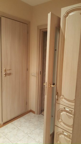 Сдаётся просторная комната 18 кв.м. в 3-хкомнатной квартире на 21 этаже. От метро Борисово - 2 мин пешком. Заселение до 7-го мая! Срочно!<br>Рядом с домом парки, пруды, продуктовые магазины Билла, Перекрёток, Авоська, а в 20-ти минутах пешком - Ашан.<br>В комнате раскладной диван, кресло, стенка с бесчисленным количеством свободного места, комод, шкаф и даже трюмо!<br>В соседних комнатах проживают 2 девушки, поэтому в свободную тоже ищем девушку. <br>Цена 18100 (это уже с коммуналкой и интернетом!) + депозит за последний месяц - 16 700.<br>По всем вопросам писать мне в ЛС<br> Тишкова - фото Фото: Сдаётся просторная комната 18 кв.м. в 3-хкомнатной квартире на 21 этаже. От метро Борисово - 2 мин пешком. Заселение до 7-го мая! Срочно!<br>Рядом с домом парки, пруды, продуктовые магазины Билла, Перекрёток, Авоська, а в 20-ти минутах пешком - Ашан.<br>В комнате раскладной диван, кресло, стенка с бесчисленным количеством свободного места, комод, шкаф и даже трюмо!<br>В соседних комнатах проживают 2 девушки, поэтому в свободную тоже ищем девушку. <br>Цена 18100 (это уже с коммуналкой и интернетом!) + депозит за последний месяц - 16 700.<br>По всем вопросам писать мне в ЛС<br> Тишкова
