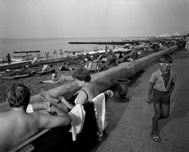 «Хомо советикус» фотопроект Карла Де Кейзера Бельгийский фотограф-документалист сделал эти фотографии в конце 1980-х годов, путешествуя по советским городам. Карл Де Кейзер (Carl De eyzer)