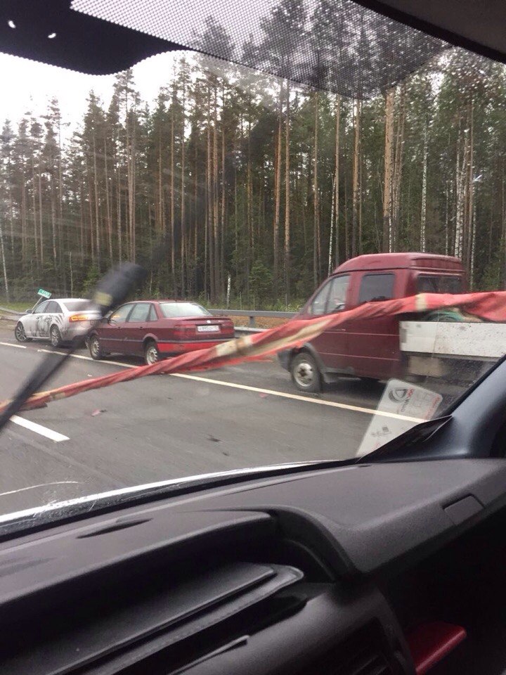 В ДТП между грузовиком и самосвалом под Сосновым Бором погиб человек