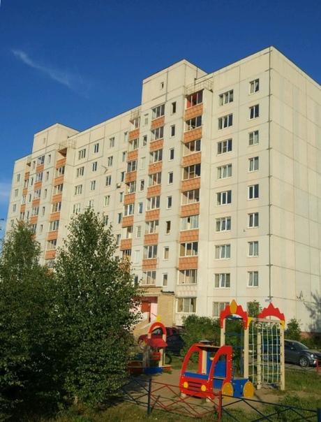 Фото: Продам большую, светлую 3х комнатную квартиру улучшенной планировки площадью 80кв.м .Московская область,Орехово-Зуевский район,Давыдово .Дом постройки 2007 года, оснащен камерами видеонаблюдения.В доме имеется грузовой лифт.<br> В квартире сделан качественный ремонт, во всех комнатах ламинат, на кухне керамическая плитка+теплый пол, домофон, интернет, есть водонагреватель на 100л (на случай отключения горячей воды). Установлены счётчики холодной и горячей воды.Две лоджии.<br> Имеется кладовая на 10 этаже площадью 7кв.м.<br>Перед подъездом есть парковочное место для машины (отсыпанное щебенкой и песком), а в 30м от дома место под гараж. <br>Рядом три детских сада, две школы.<br>В Давыдово есть сетевые магазины (