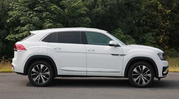 Серийное «купе» VW Teramont: другой декор, но моторы те же, что и у трёхрядного кроссовера. В Сети появились фотографии пятиместной версии вседорожника Volswagen без какого-либо камуфляжа. В