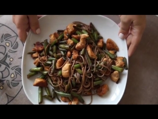 Курица терияки с гречневыми макаронами
