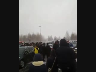 ▶ В Набережных Челнах авто влетело в машины, припаркованные на стоянке