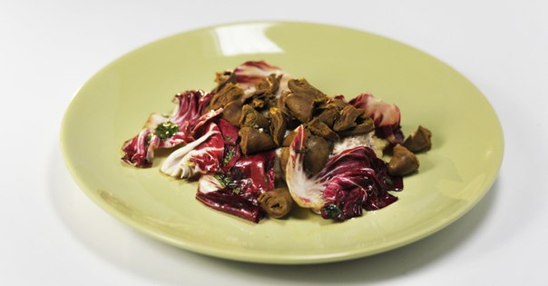  Салат с маринованными куриными сердечками от Антона Абрезова 