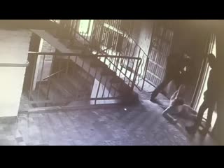 Сегодня утром в ходе конфликта мужчина несколько раз ударил жителя Кронштадта, страдающего тяжелым заболеванием.