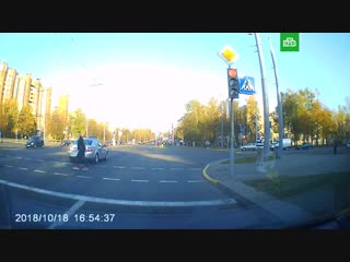 Девушка перешла дорогу кортежу Лукашенко