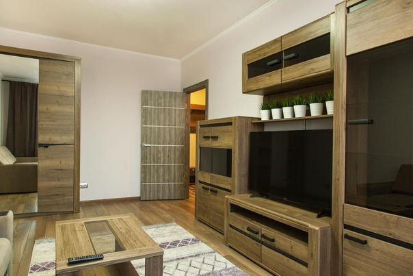 Кутузовская, Кутузовский просп, 43<br> Аренда 40.000 рублей<br>8-929-112-05-14<br> Двухкомнатная квартира полностью мебелирована. Две изолированные комнаты. Просторная кухня с лоджией, раздельный санузел. <br> Можно заселиться до четырёх человек. На длительный срок, по договору. <br>Рядом магазины и прочая инфраструктура. Метро в шаговой доступности. - фото Фото: Кутузовская, Кутузовский просп, 43<br> Аренда 40.000 рублей<br>8-929-112-05-14<br> Двухкомнатная квартира полностью мебелирована. Две изолированные комнаты. Просторная кухня с лоджией, раздельный санузел. <br> Можно заселиться до четырёх человек. На длительный срок, по договору. <br>Рядом магазины и прочая инфраструктура. Метро в шаговой доступности.