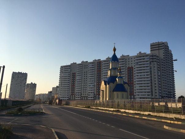 Питер!!! Сдаю 1-комнатную квартиру в Парголово! Улица Тихоокеанская. <br>Расположен дом в 30 минутах от метро Просвещения ( автобус 397 или К01). От дома до остановски идти 440метров (2 минуты). Во дворе дома детская площадка. Новостройска. Район приятный, спокойный и зеленый. В самом доме есть магазин «Магнит» и парикмахерская. Рядом так же много продуктовых магазинов (Пятерочка, Гастроном, РусАохлка, К&Б и т.д.). Окна выходят на солнечную сторону(хорошие закаты). Совмещенный санузел. Выход на балкон с кухни. Из мебели/техники присутствует только новая электрическая плита. Сдача жилья рассчитана на съемщиков со своей мебелью. Квартира уже с отделкой, чистая и вымытая. Сдаю квартиру людям славянской внешности, не курящим, без детей и животных! Стоимость 15 00 + К/У. Залог 10 000. По всем вопросам пишите, звоните 8952-387-98-64. - фото Фото: Питер!!! Сдаю 1-комнатную квартиру в Парголово! Улица Тихоокеанская. <br>Расположен дом в 30 минутах от метро Просвещения ( автобус 397 или К01). От дома до остановски идти 440метров (2 минуты). Во дворе дома детская площадка. Новостройска. Район приятный, спокойный и зеленый. В самом доме есть магазин «Магнит» и парикмахерская. Рядом так же много продуктовых магазинов (Пятерочка, Гастроном, РусАохлка, К&Б и т.д.). Окна выходят на солнечную сторону(хорошие закаты). Совмещенный санузел. Выход на балкон с кухни. Из мебели/техники присутствует только новая электрическая плита. Сдача жилья рассчитана на съемщиков со своей мебелью. Квартира уже с отделкой, чистая и вымытая. Сдаю квартиру людям славянской внешности, не курящим, без детей и животных! Стоимость 15 00 + К/У. Залог 10 000. По всем вопросам пишите, звоните 8952-387-98-64.