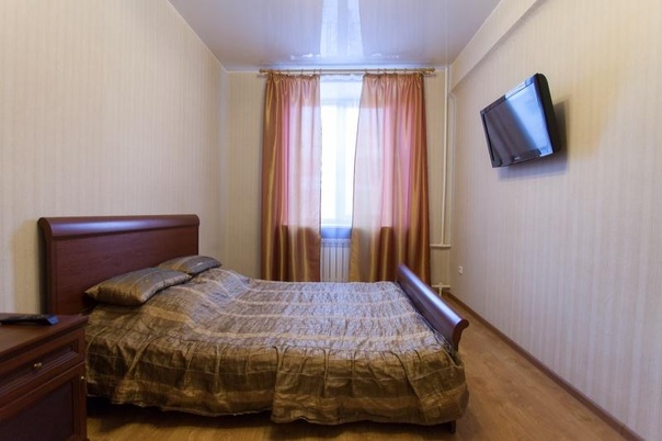 Фото: АДРЕС: Каширское шоссе, 28 к2 <br>МЕТРО: Каширская <br>Сдам светлую и просторную двухкомнатную квартиру. Свежий косметический ремонт. Комнаты раздельные. <br>Из мебели:<br>• Большая двуспальная кровать<br>• Два шкафа<br>•Два раскладных дивана<br>•Прихожая<br>•Кухонный гарнитур<br>Из техники:<br>•Два плоских телевизора<br>•Холодильник<br>•Газовая комфорка<br>•Стиральная машинка<br>•Микроволновая печь<br>Интернет, кабельное и счетчики оплачиваются отдельно<br>35000<br>8(909)978-04-05