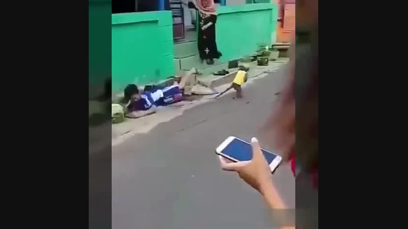 Ничё обезьянка исполняет