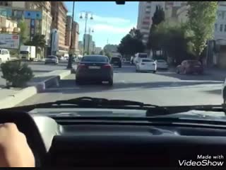 МОЛОДЫЕ РЕБЯТА ЗАЖИГАЮТ ПО УЛИЦАМ БАКУ 2018