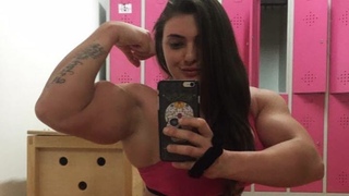 Muscle girl Jéssica Sestrem flexing her big biceps - Muscle Ladies