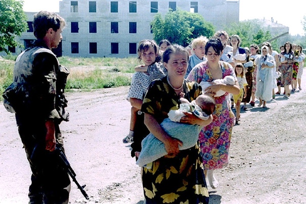 Шабаш спецслужб(3) «Альфа» уже захватила первый этаж больницы и вот-вот должна была расправиться с террористами. https://vk.com/Это утверждение опровергается многими другими источниками. Сомн.