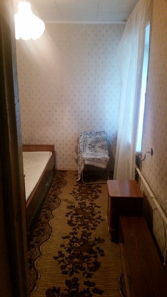 Фото: Сдаётся комната в двухкомнатной квартире. <br>В квартире всё необходимое для жилья: холодильник, стиральная машина, микроволновка. <br>Оплата всего 10000 + свет,вода,интернет(ещё 500-800 руб.). <br>Квартира в г. Железнодорожный (на электричке 10 минут до ближайшей станции метро Новокосино или 30 минут до Курского вокзала) в 7 минутах пешком от станции. <br>Проживание с не пьющим, некурящим соседом  <br>Обращайтесь в личку или по телефонам: +79168123573 И немного о себе: Люблю видео игры,стример, работаю 5/2, воспитанный домашний человек! Приветствую общительных и дружелюбных людей)