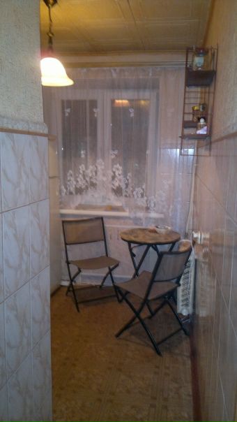 Продается 2-х комнатная квартира, 2/9 этаж 42 м2! <br>Саратов, Московская 137/149 <br>ЦЕНТР САРАТОВА! Косметический ремонт, отделка плиткой в туалете и ванной комнате. Сан узел раздельный. Комнаты раздельные, без балкона, установлены пластиковые окна. <br>Хорошая инфраструктура и транспортная развязка. В шаговой доступности продуктовые и другие магазины и учреждения. В шаговой доступности Сбербанк, ресторан Улей, торговый центр Триумф Молл, торговый комплекс Архипелаг. <br> <br>При оформлении ипотеки в нашем офисе - одобрение 90%! Ставки банков еще ниже! Время одобрения 1-4 дня! <br> <br>100% ГАРАНТИЯ ЧИСТОТЫ СДЕЛКИ! <br>Оформление в офисе с видео и аудио фиксацией! <br>Цена: 2452 т.р. (услуги агенства включены). <br>+7(967 )80 488 70 <br>+7(929) 777 86 19 <br>Специалист по недвижимости Виталий Покрова <br>УСЛУГИ ПО ПОКУПКЕ ПРОДАЖЕ ЖИЛОЙ И КОММЕРЧЕСКОЙ НЕДВИЖИМОСТИ - фото Фото: Продается 2-х комнатная квартира, 2/9 этаж 42 м2! <br>Саратов, Московская 137/149 <br>ЦЕНТР САРАТОВА! Косметический ремонт, отделка плиткой в туалете и ванной комнате. Сан узел раздельный. Комнаты раздельные, без балкона, установлены пластиковые окна. <br>Хорошая инфраструктура и транспортная развязка. В шаговой доступности продуктовые и другие магазины и учреждения. В шаговой доступности Сбербанк, ресторан Улей, торговый центр Триумф Молл, торговый комплекс Архипелаг. <br> <br>При оформлении ипотеки в нашем офисе - одобрение 90%! Ставки банков еще ниже! Время одобрения 1-4 дня! <br> <br>100% ГАРАНТИЯ ЧИСТОТЫ СДЕЛКИ! <br>Оформление в офисе с видео и аудио фиксацией! <br>Цена: 2452 т.р. (услуги агенства включены). <br>+7(967 )80 488 70 <br>+7(929) 777 86 19 <br>Специалист по недвижимости Виталий Покрова <br>УСЛУГИ ПО ПОКУПКЕ ПРОДАЖЕ ЖИЛОЙ И КОММЕРЧЕСКОЙ НЕДВИЖИМОСТИ