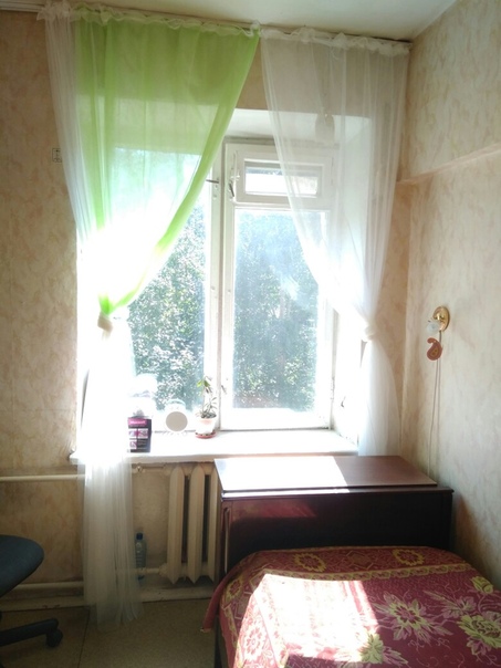 Сдается маленькая (10м), но уютная комната на Октябрьском поле. От метро 10-15 минут пешком. <br>Рядом ТЦ, поликлиника, куча аптек, банков и всего, что нужно для жизни. До Щукинской 20 минут пешком через парк.<br>Квартира 3х-комнатная. В двух других комнатах живут две девушки. Есть wi-fi. Стиралка,микроволновка и холодильник тоже присутствуют)<br>Оплата аренды 11000+ 11000 за последний месяц + к/у где-то 2500-3000.<br>Ищем девушку. Без животных.<br>Просмотр 1-2 октября, заезд после 5го - фото Фото: Сдается маленькая (10м), но уютная комната на Октябрьском поле. От метро 10-15 минут пешком. <br>Рядом ТЦ, поликлиника, куча аптек, банков и всего, что нужно для жизни. До Щукинской 20 минут пешком через парк.<br>Квартира 3х-комнатная. В двух других комнатах живут две девушки. Есть wi-fi. Стиралка,микроволновка и холодильник тоже присутствуют)<br>Оплата аренды 11000+ 11000 за последний месяц + к/у где-то 2500-3000.<br>Ищем девушку. Без животных.<br>Просмотр 1-2 октября, заезд после 5го