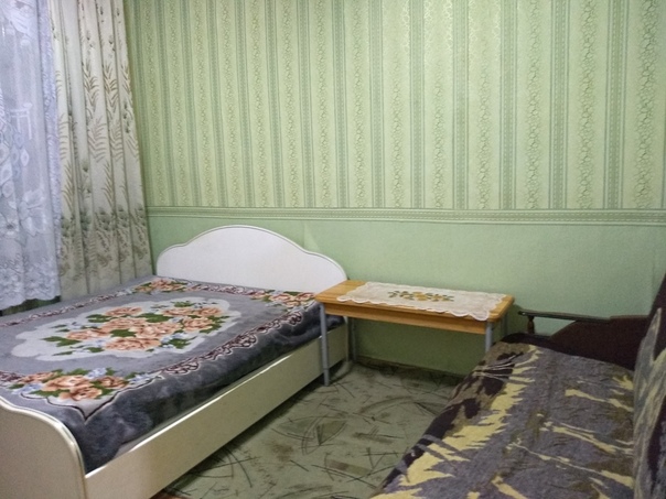 Фото: ул. Энергитическая, 22<br>Сдается комната 15 кв.м в трёхкомнатной квартире(собственник). Комната после косметического ремонта.<br>С мебелью (холодильник Stinol, телевизор, двухспальная кровать, диван). Комната закрывается на ключ. Две остальные комнаты сдаются (без хозяина), проживают россияне (2человека+3человека). Квартира в 5 минутах пешком от метро Авиамоторная.<br>20 000 р/месяц + 200-300 рублей коммуналка <br>Звоните по телефону 8 905 748-55-93 (Татьяна)