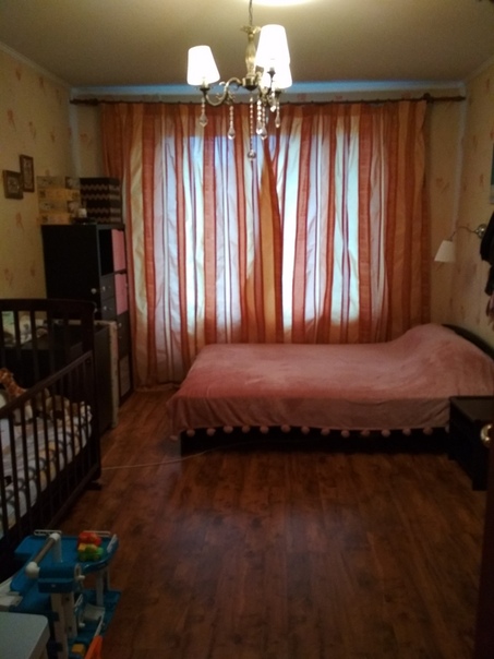 Продается квартира в Печатниках <br>Трёхкомнатная. 6 этаж в 9ти этажном доме.<br>В соседних домах пятёрочка, авоська, доминос пицца, детская и взрослая поликлиники, через дорогу и в конце дома остановки общественного транспорта. В 7 минутах пешком набережная Москвы реки. В 10 минутах станция ЖД депо. И Люблино станция ЖД. Детский сад за домом. И в трёх минутах школа.<br>Квартира чистая, опрятная. В ней не курили, не пили, всякие сборища не устраивались. Есть wi fi. <br>Что то из мебели останется (если нужно конечно). Сантехника вся чистая и ухоженная. Окна застеклённые (не стеклопакеты).<br>7 200 000р. - фото Фото: Продается квартира в Печатниках <br>Трёхкомнатная. 6 этаж в 9ти этажном доме.<br>В соседних домах пятёрочка, авоська, доминос пицца, детская и взрослая поликлиники, через дорогу и в конце дома остановки общественного транспорта. В 7 минутах пешком набережная Москвы реки. В 10 минутах станция ЖД депо. И Люблино станция ЖД. Детский сад за домом. И в трёх минутах школа.<br>Квартира чистая, опрятная. В ней не курили, не пили, всякие сборища не устраивались. Есть wi fi. <br>Что то из мебели останется (если нужно конечно). Сантехника вся чистая и ухоженная. Окна застеклённые (не стеклопакеты).<br>7 200 000р.