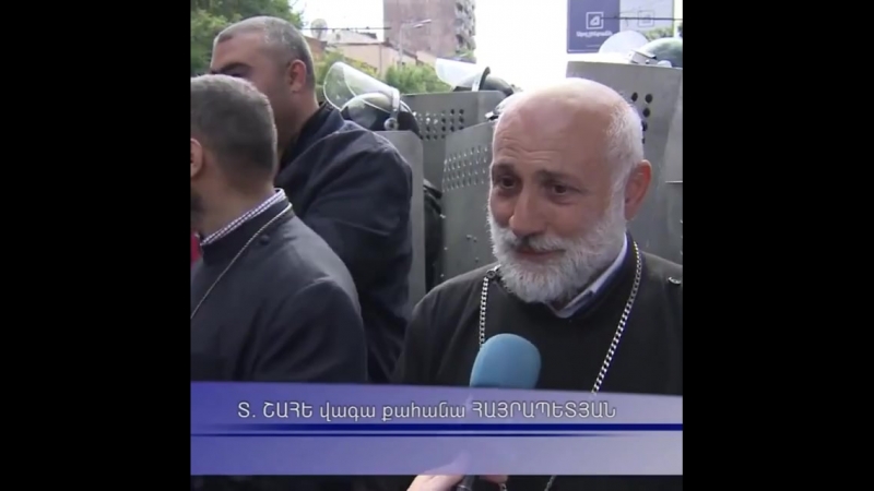 Армянский священник