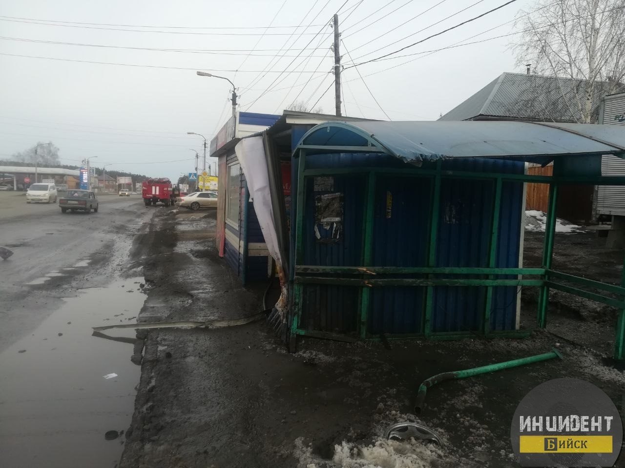 ДТП в Бийске: пьяный водитель «Жигулей» снёс остановку в Заречье ДТП в Бийске: пьяный водитель «Жигулей» снёс остановку в Заречье