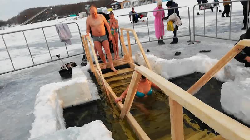 купаемся в проруби