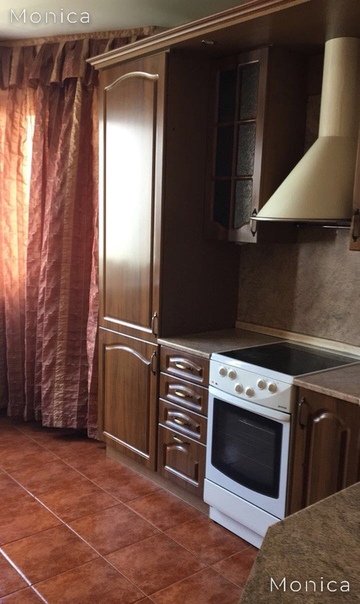 Фото: Двухкомнатная квартира в 5 мин от метро Селигерская за 45 000. Около 10-15 минут до м. Петровско-Разумовская, также в пешей доступности электричка. Район после реконструкции: благоустроено Дмитровское шоссе, близлежащие дворы и парк. Все удобства и Мебель: кухня, двуспальная кровать, раскладной диван, два кресла, пылесос, холодильник, электроплита, телевизор, 2 кондиционера. Рядом Детский сад, школа, бассейн, баня, торговый центр, фермерский рынок. Дом расположен недалеко от пересечения Бескудниковского бульвара и Дмитровского шоссе. Двор тихий, есть консьерж, дополнительная дверь у лифтов, соседи очень хорошие. Сдается на длительный срок. 45 тысяч + коммуналка.<br>Без комиссии!<br>Подробнее на 
