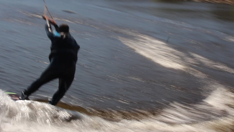 Пламен катается на водном борде 2018
